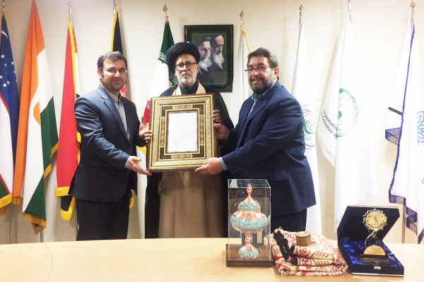 Appréciation du lauréat du 13ème Festival International de Farabi par le Secrétaire Général du CINVU